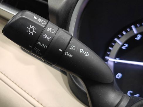 Used 2023 Toyota Highlander XLE AWD/4WD image 43