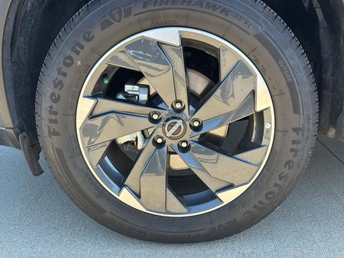 Used 2025 Nissan Rogue SV AWD/4WD image 24