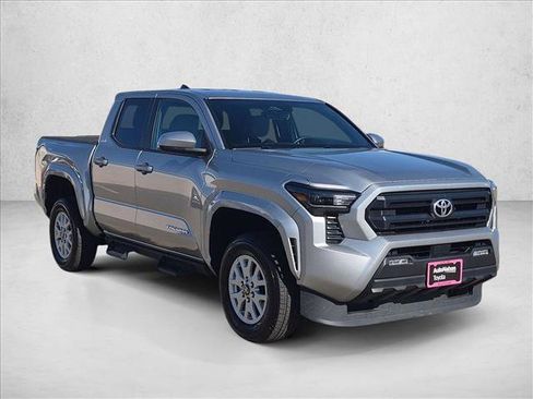 Certified 2025 Toyota Tacoma SR5 AWD/4WD image 3