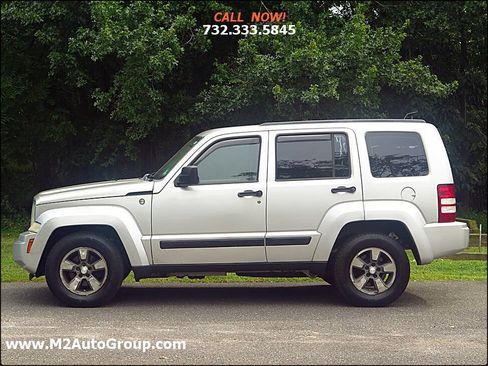 Used 2008 Jeep Liberty Sport image 2