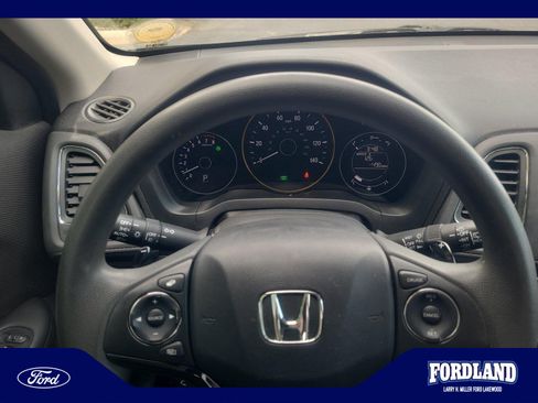 Used 2017 Honda HR-V EX image 10