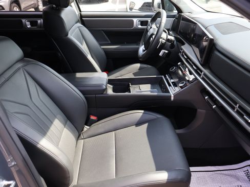 Used 2025 Hyundai Santa Fe SEL AWD/4WD image 8