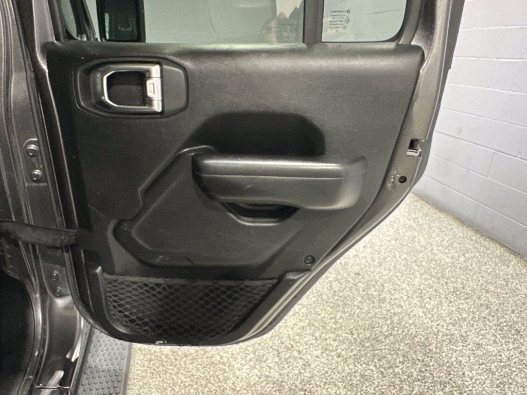 Used 2018 Jeep Wrangler Unlimited Sport S AWD/4WD image 19