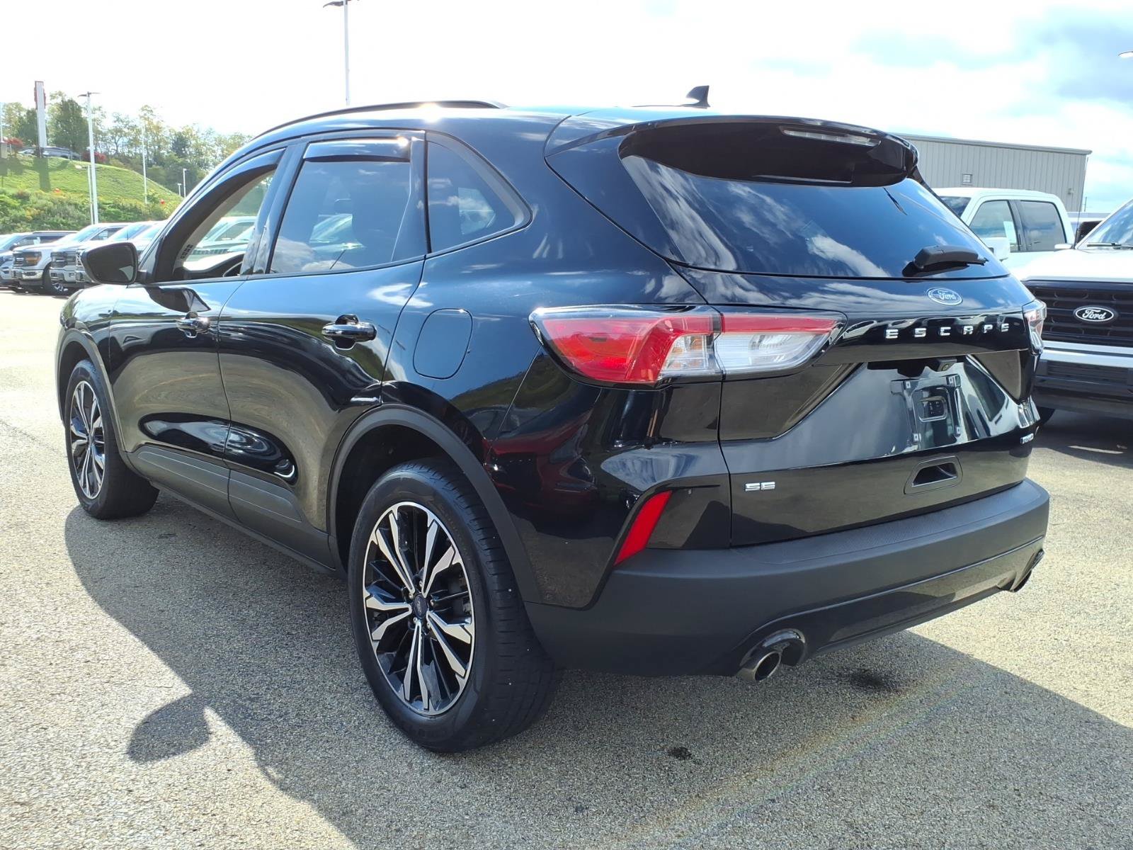 Used 2022 Ford Escape SE w/ SE Sport Appearance Package AWD/4WD image 5