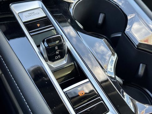 Certified 2025 Volkswagen Atlas SEL Premium R-Line image 28