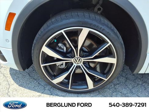 Used 2022 Volkswagen Tiguan SEL R-Line AWD/4WD image 11