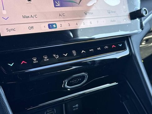 New 2026 Jeep Grand Cherokee Altitude AWD/4WD image 34