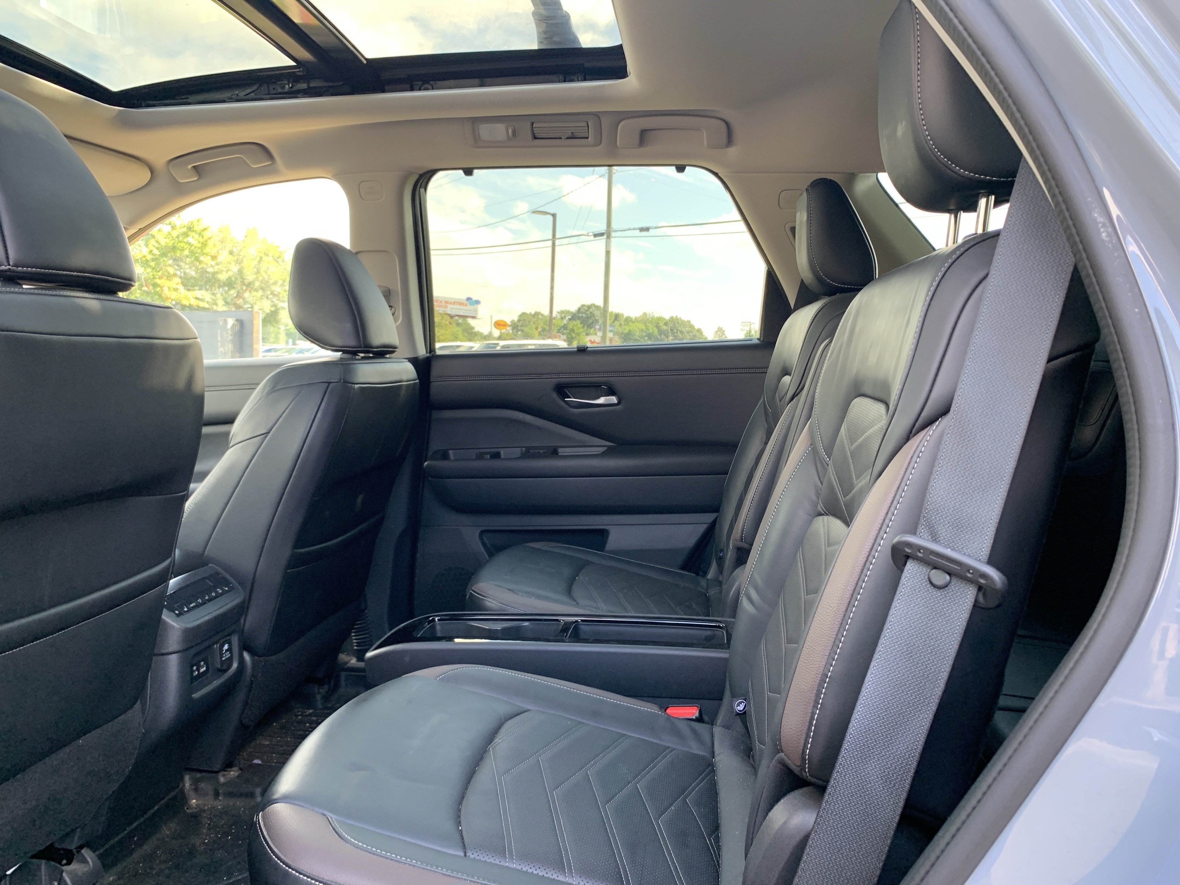 Used 2022 Nissan Pathfinder Platinum w/ Cargo Package FWD image 32
