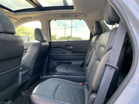 Used 2022 Nissan Pathfinder Platinum w/ Cargo Package FWD image 32