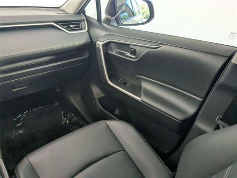 Used 2021 Toyota RAV4 XLE Premium AWD/4WD image 41