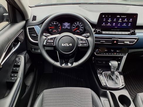 Used 2023 Kia Seltos S w/ Navigation Package image 13