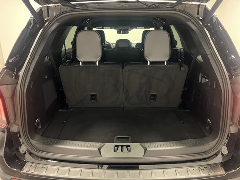 Used 2025 Ford Explorer ST-Line w/ Premium Package image 28
