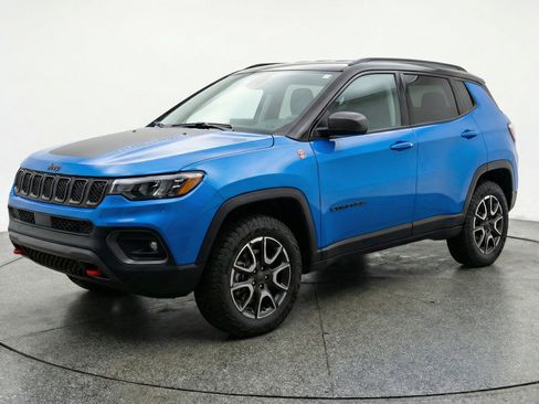 Used 2025 Jeep Compass Trailhawk w/ Trailer Tow Group image 3