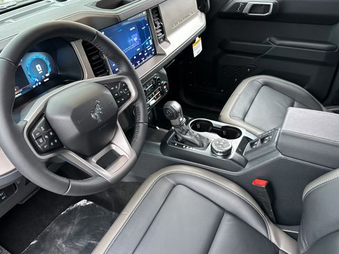 New 2025 Ford Bronco Outer Banks image 9