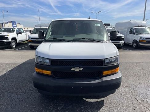 Used 2018 Chevrolet Express 3500 Work Van image 3
