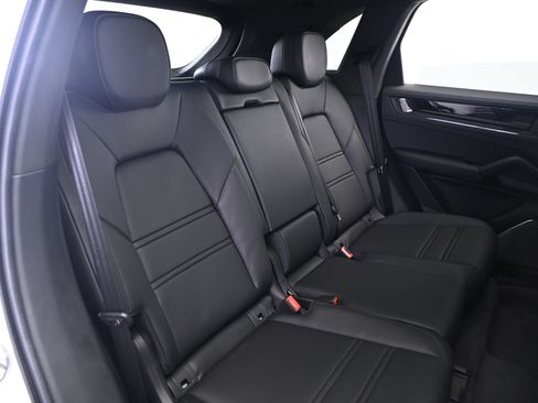 Used 2026 Porsche Cayenne GTS AWD/4WD image 19