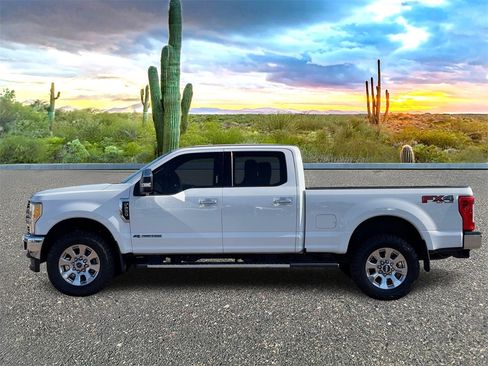 Used 2017 Ford F250 Lariat w/ Chrome Package image 8