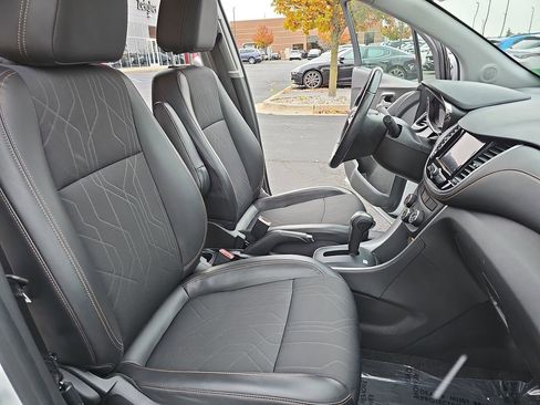 Used 2022 Chevrolet Trax LT w/ Redline Edition image 10