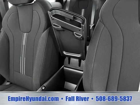 Used 2025 Hyundai Elantra Sport FWD image 18