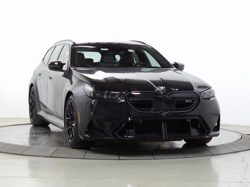 Used 2026 BMW M5 Touring AWD/4WD image 1
