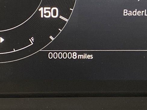 Used 2025 Land Rover Discovery S image 17