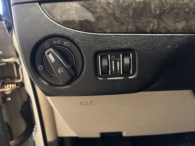 Used 2011 Dodge Grand Caravan Crew FWD image 14