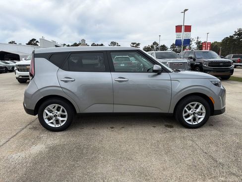 Used 2025 Kia Soul LX image 15
