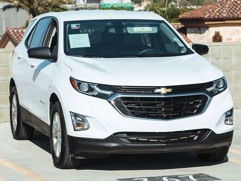 Used 2018 Chevrolet Equinox LS image 4