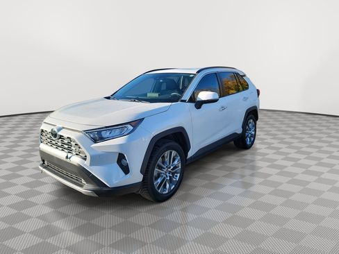Used 2021 Toyota RAV4 Limited image 4