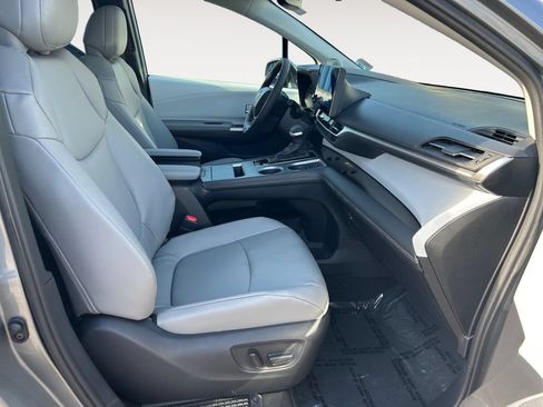 Used 2026 Toyota Sienna XLE AWD/4WD image 24