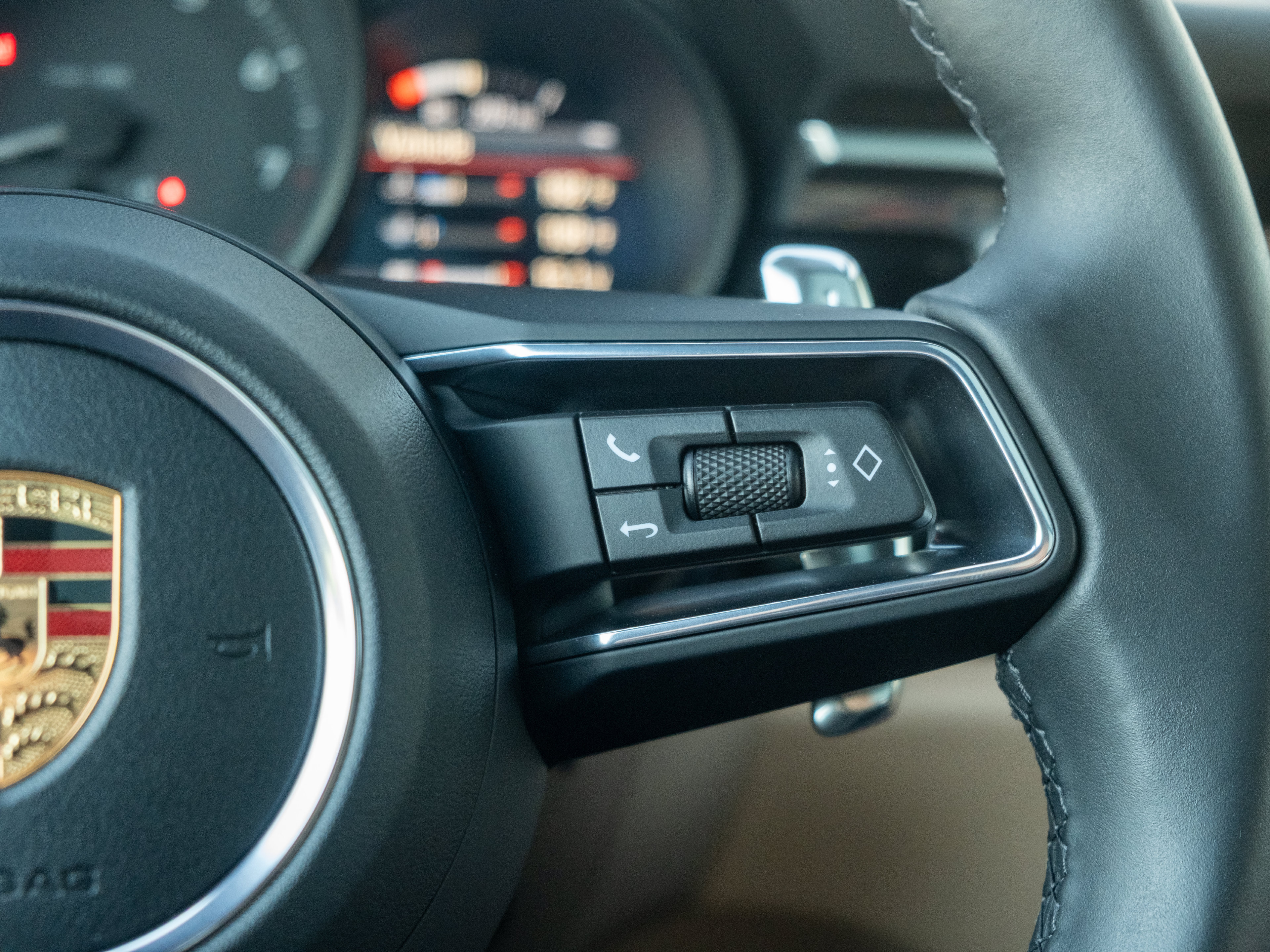 Certified 2026 Porsche Macan AWD/4WD image 25