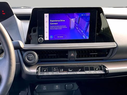 Used 2024 Toyota Prius XLE FWD image 6