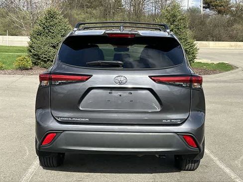 Used 2023 Toyota Highlander XLE AWD/4WD image 4