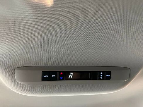 Used 2025 Toyota Sienna LE FWD image 49