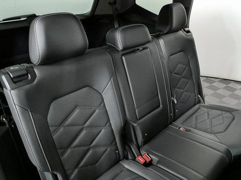 Certified 2025 Volkswagen Atlas SE image 24