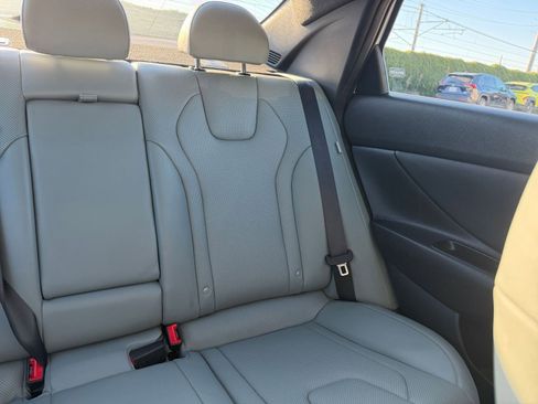 Used 2025 Hyundai Elantra Limited image 37