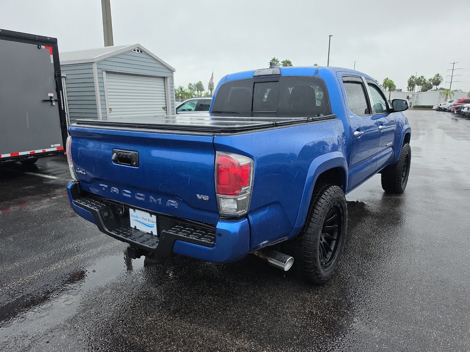 Used 2017 Toyota Tacoma Limited w/ Tow Package AWD/4WD image 4