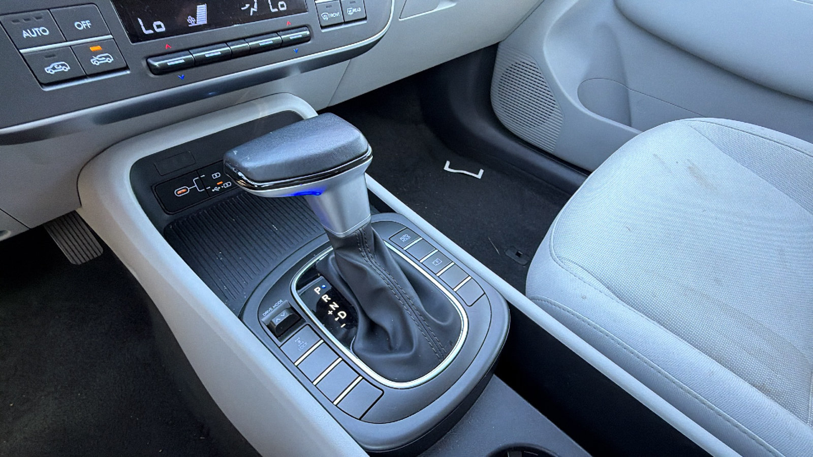Used 2025 Hyundai Kona SEL AWD/4WD image 30