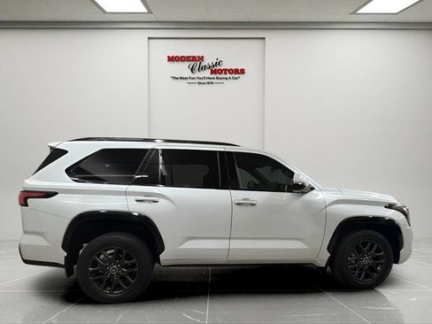 Used 2023 Toyota Sequoia Platinum AWD/4WD image 6