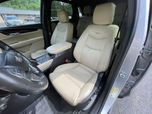 Used 2018 Cadillac XT5 Premium Luxury FWD image 10