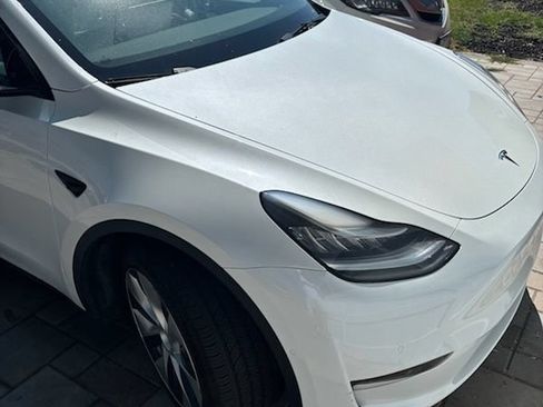 Used 2021 Tesla Model Y Long Range AWD/4WD image 1