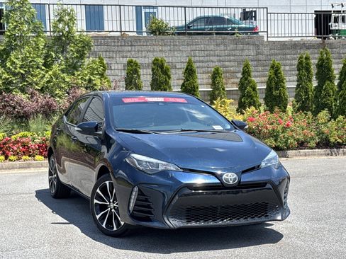 Used 2019 Toyota Corolla SE w/ SE Premium Package FWD image 2
