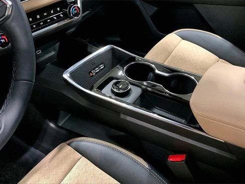 Used 2026 Chevrolet Equinox ACTIV w/ Convenience Package III image 15