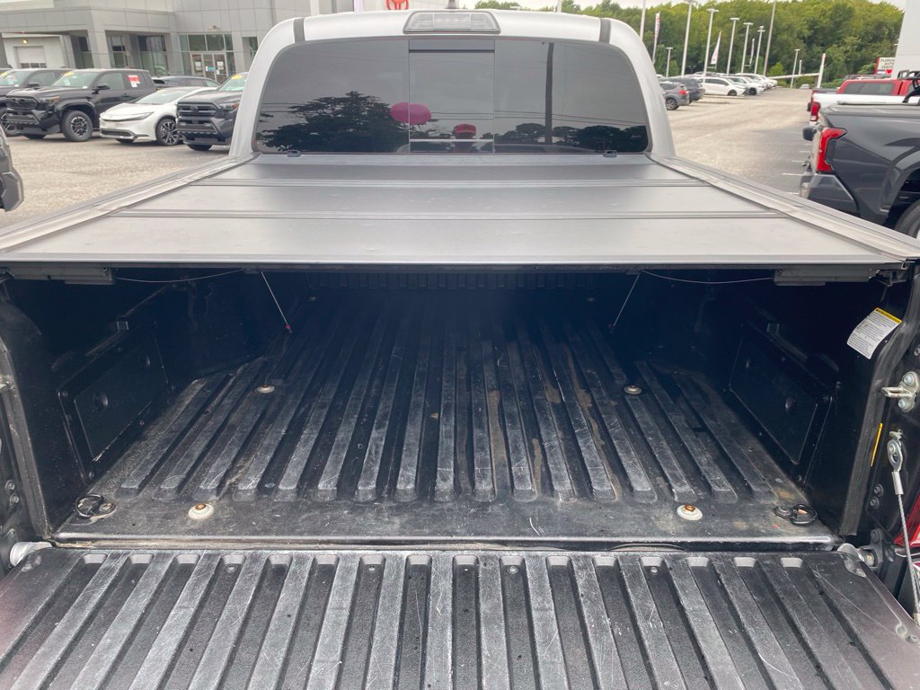 Used 2018 Toyota Tacoma SR5 AWD/4WD image 10