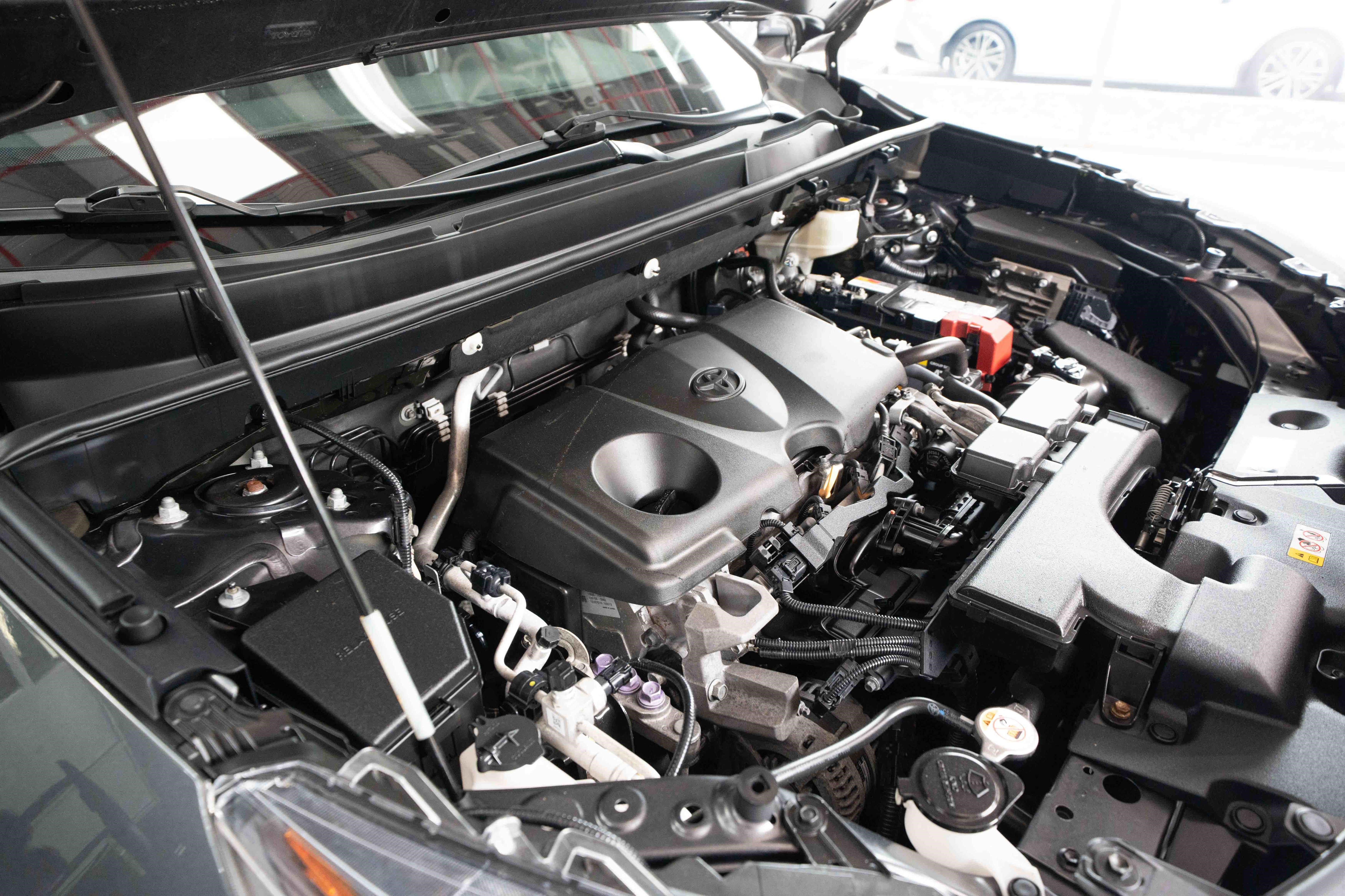 Used 2021 Toyota RAV4 XLE Premium AWD/4WD image 33