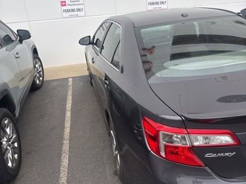 Used 2012 Toyota Camry SE w/ Leather Pkg FWD image 5