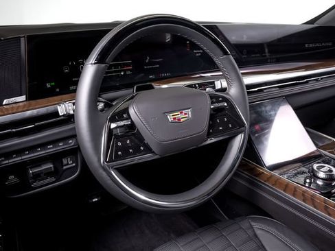 Used 2026 Cadillac Escalade Platinum Sport w/ LPO, Floor Liner Package AWD/4WD image 37