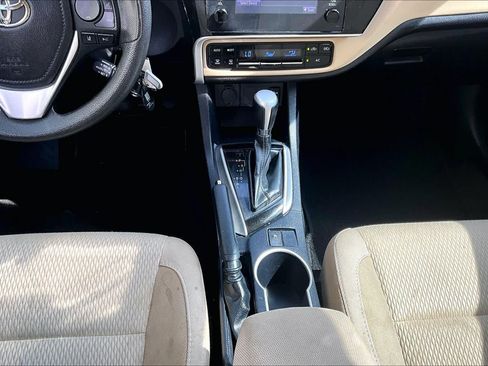 Used 2019 Toyota Corolla LE FWD image 17