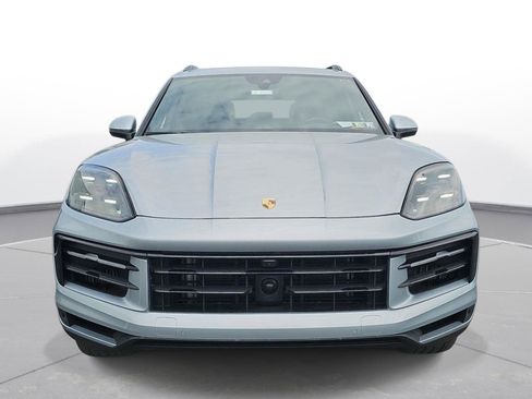 Used 2024 Porsche Cayenne AWD/4WD image 2