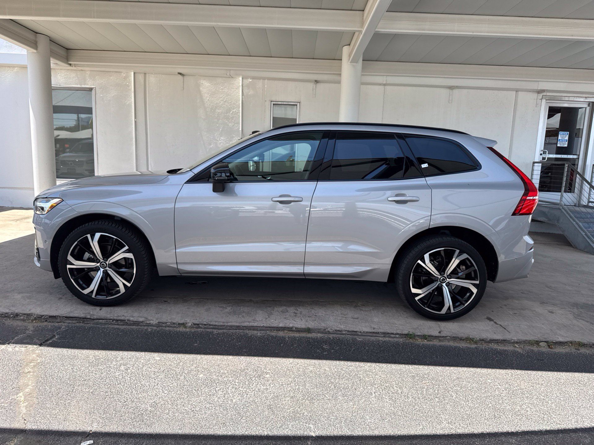 Certified 2023 Volvo XC60 B5 Ultimate w/ Climate Package FWD image 11